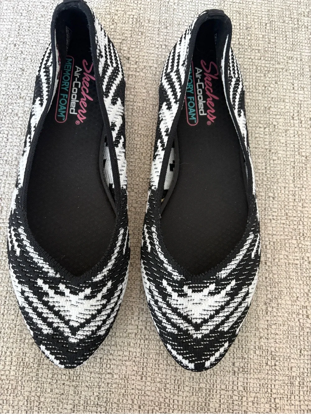 Skechers new without